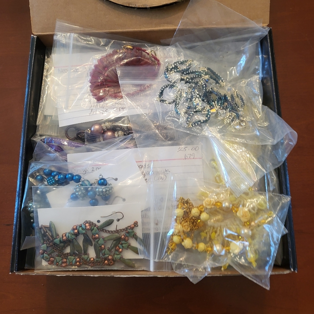 Lot of 32 Multicolor Handmade Artian Bead Necklaces 3.3lbs Various Styles Length